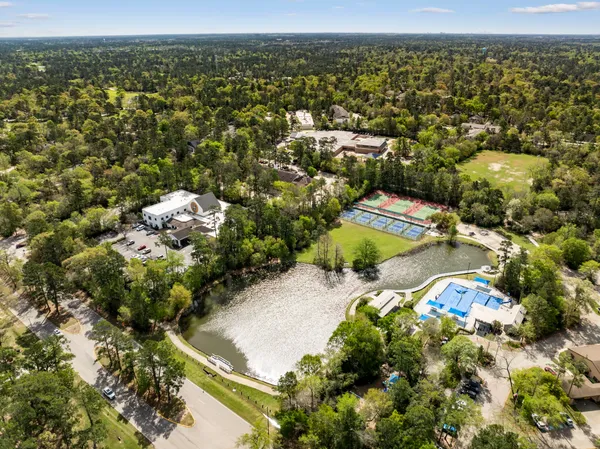 $455,000 | 1 Cape Chestnut Drive, The Woodlands, TX 77381