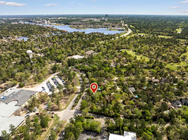 $455,000 | 1 Cape Chestnut Drive, The Woodlands, TX 77381