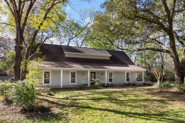 $455,000 | 1 Cape Chestnut Drive, The Woodlands, TX 77381