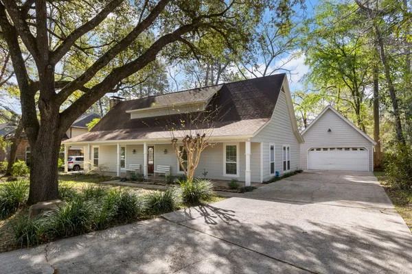 $455,000 | 1 Cape Chestnut Drive, The Woodlands, TX 77381