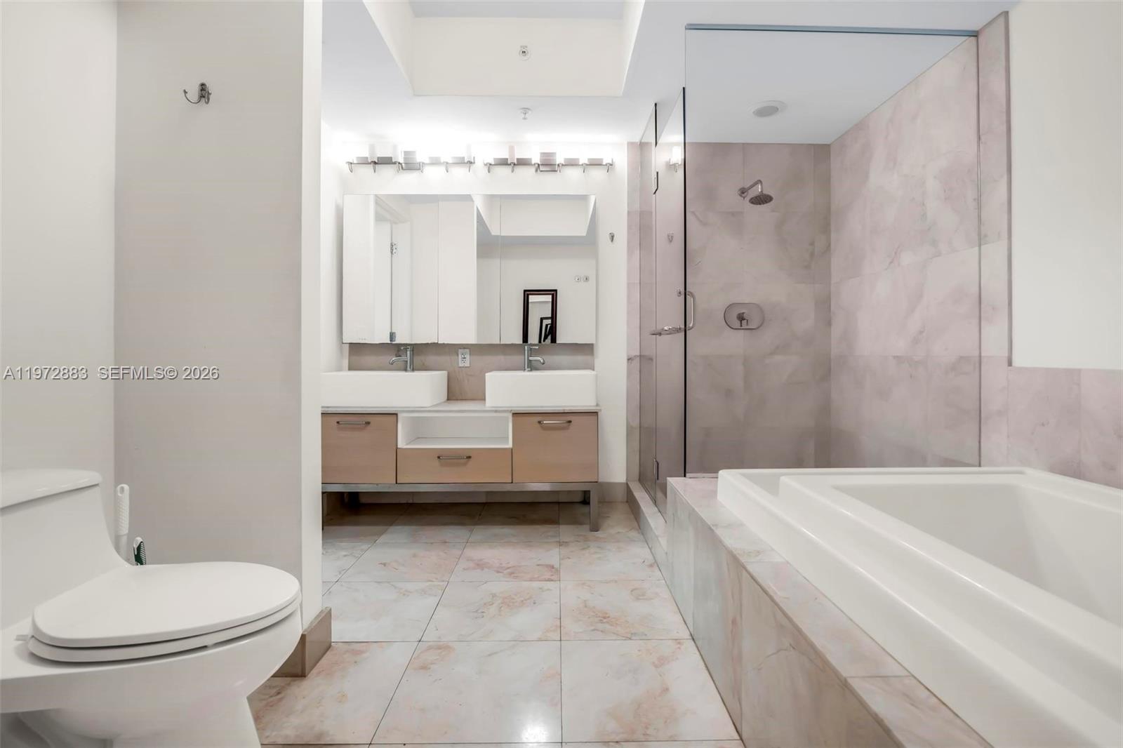 218 Southeast 14th Street, Unit 1003 Miami, FL 33131 - Photo 29 of 67