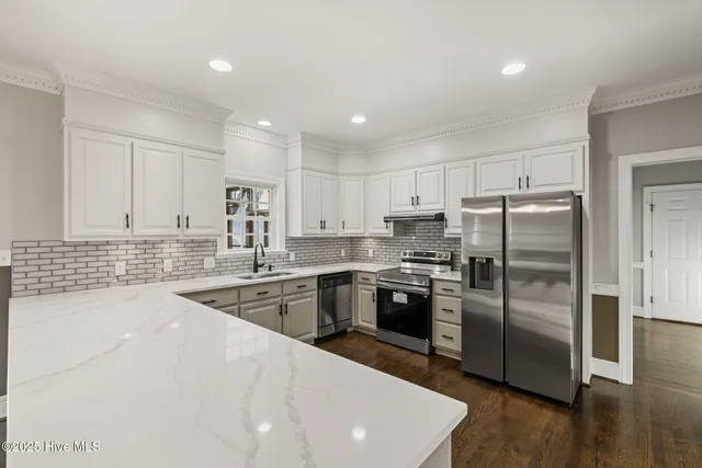 $679,000 | 328 Oak Bluff Road, Kinston, NC 28504