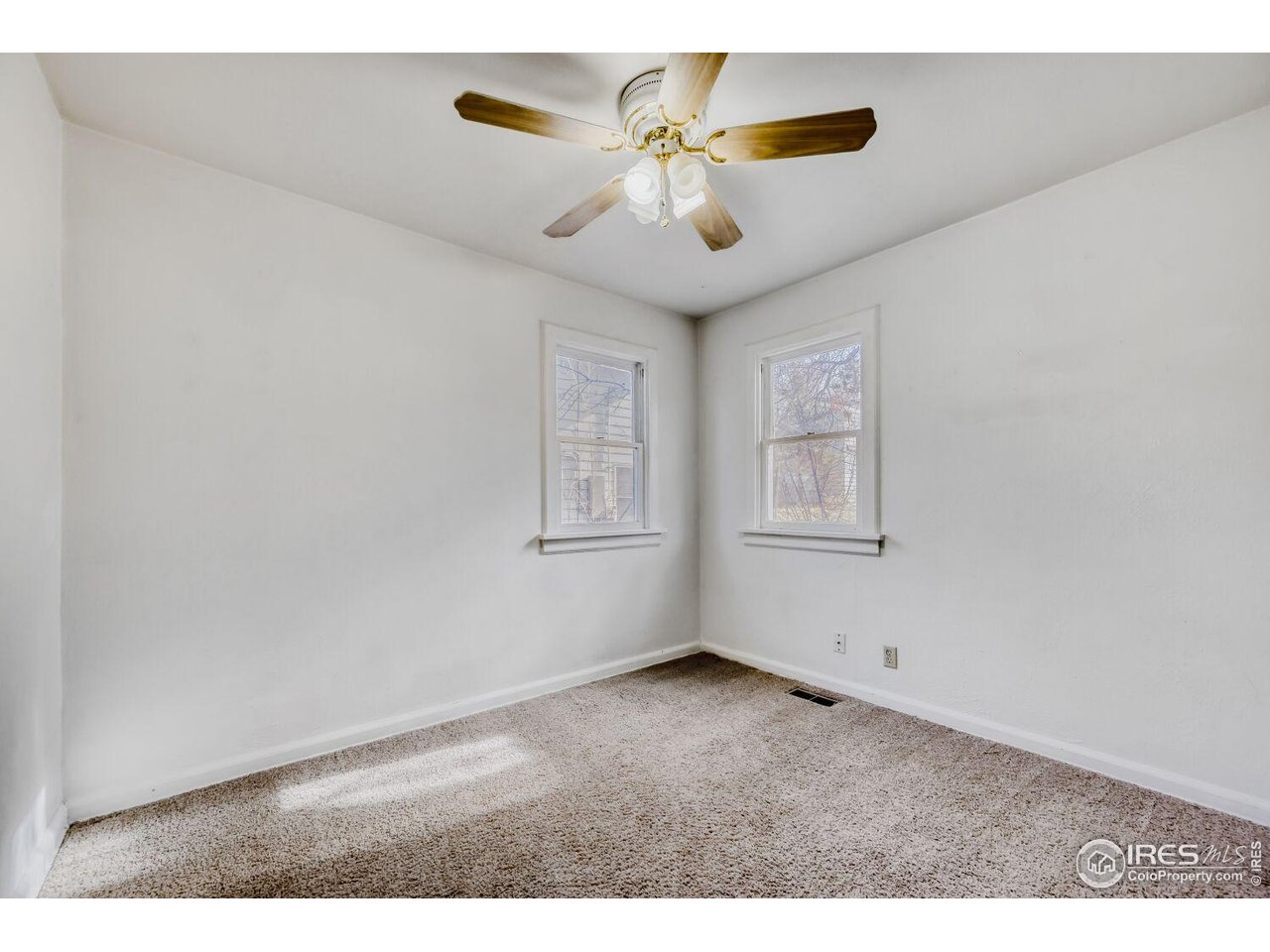 534 Dewey Avenue Boulder, CO 80304 - Photo 11 of 18 an empty room with windows and ceiling fan