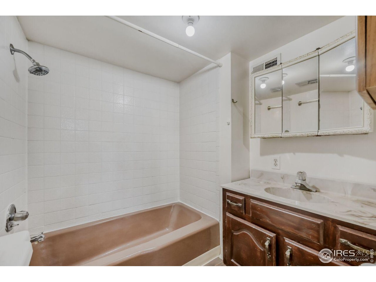 534 Dewey Avenue Boulder, CO 80304 - Photo 12 of 18 a bathroom with a sink and a bathtub