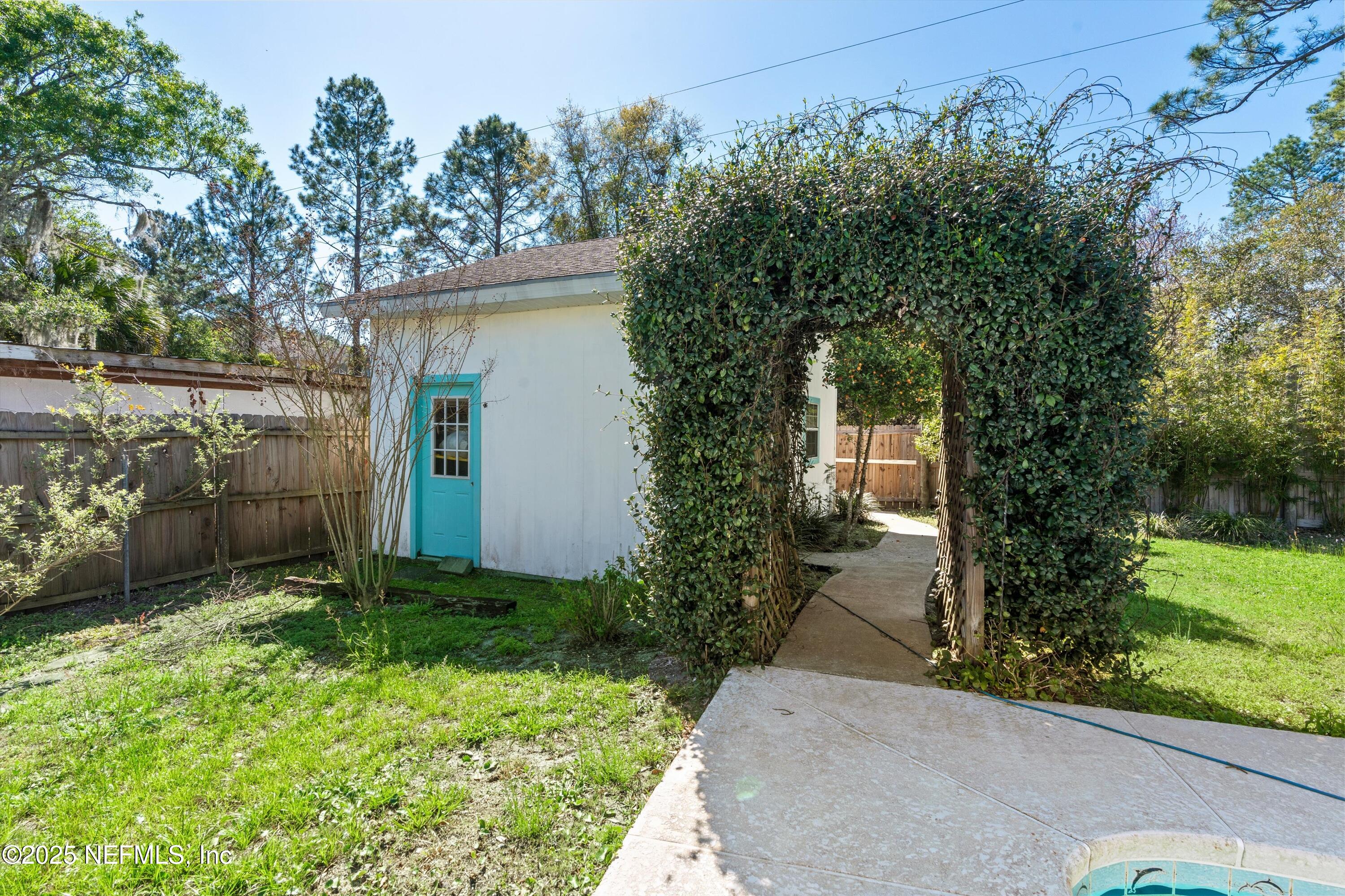 1216 Tumbleweed Drive Orange Park, FL 32065 - Photo 31 of 38 a backyard of a house with lots of green space