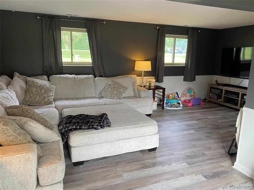 2013 North Long Lake Road Fenton, MI 48430 - Photo 14 of 25