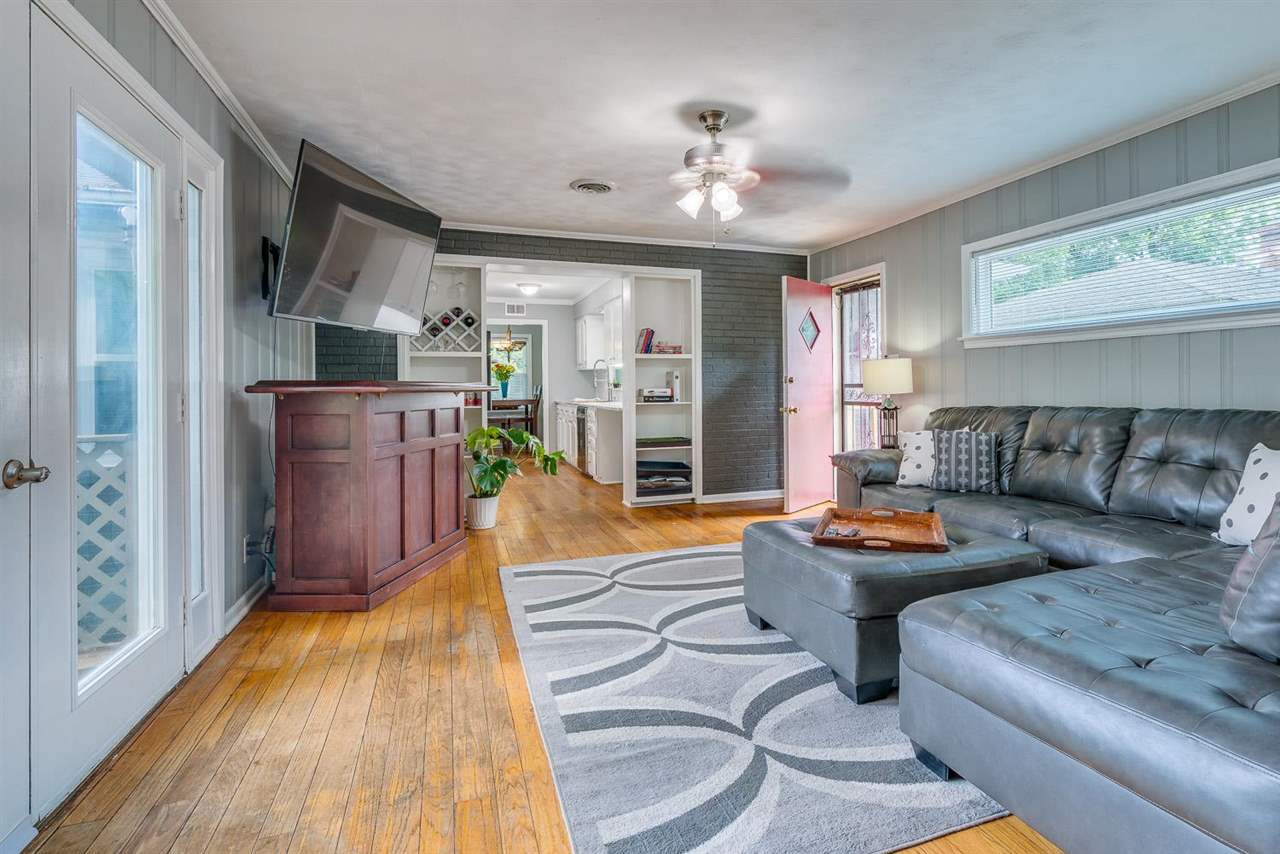 5111 Sea Isle Road Memphis, TN 38117 - Photo 12 of 24 Zero carpet.