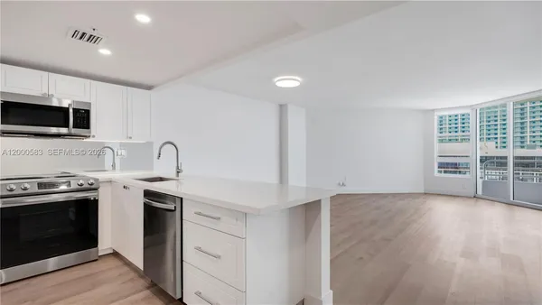 $4,495 | 555 Northeast 34th Street, Unit 2708, Miami, FL 33137