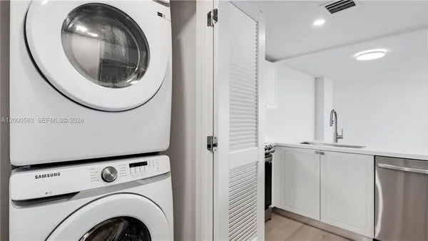 $4,495 | 555 Northeast 34th Street, Unit 2708, Miami, FL 33137