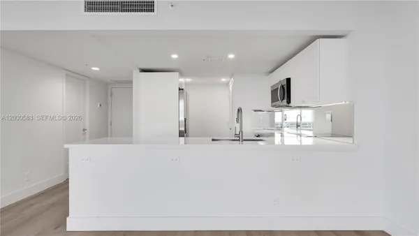$4,495 | 555 Northeast 34th Street, Unit 2708, Miami, FL 33137