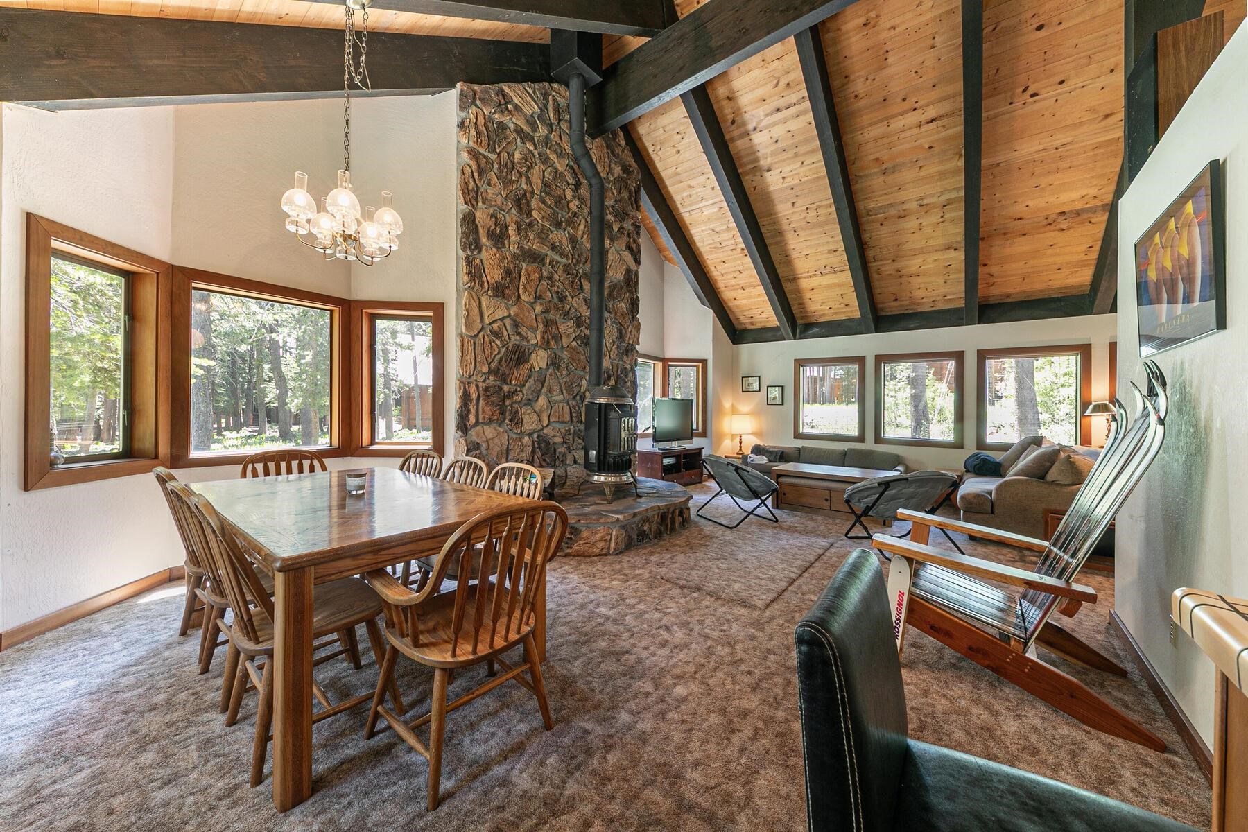 14620 Christie Lane Truckee, CA 96161 - Photo 18 of 28 a dining room with furniture a chandelier and wooden floor