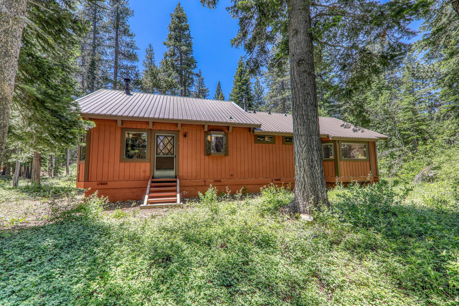 14620 Christie Lane Truckee, CA 96161 - Photo 4 of 28 a front view of a house with a yard