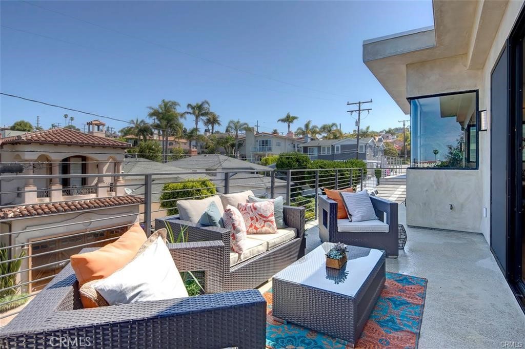 606 Boundary Place Hermosa Beach, CA 90266 - Photo 5 of 13 a outdoor living room with furniture and a potted plant