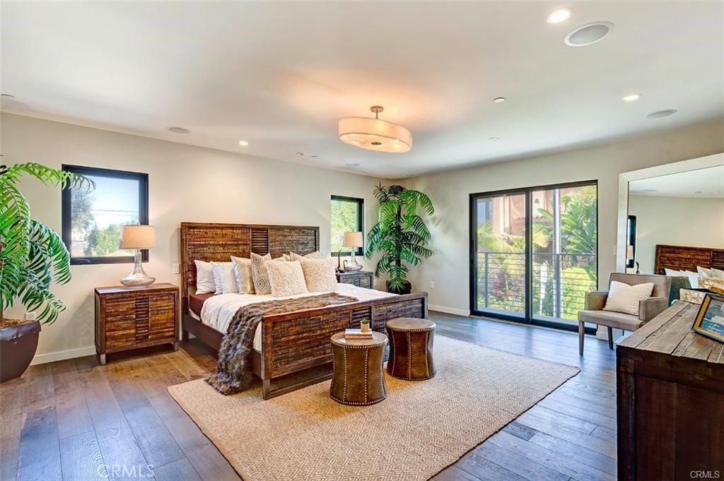 606 Boundary Place Hermosa Beach, CA 90266 - Photo 10 of 13 a bed room with bed and a potted plant