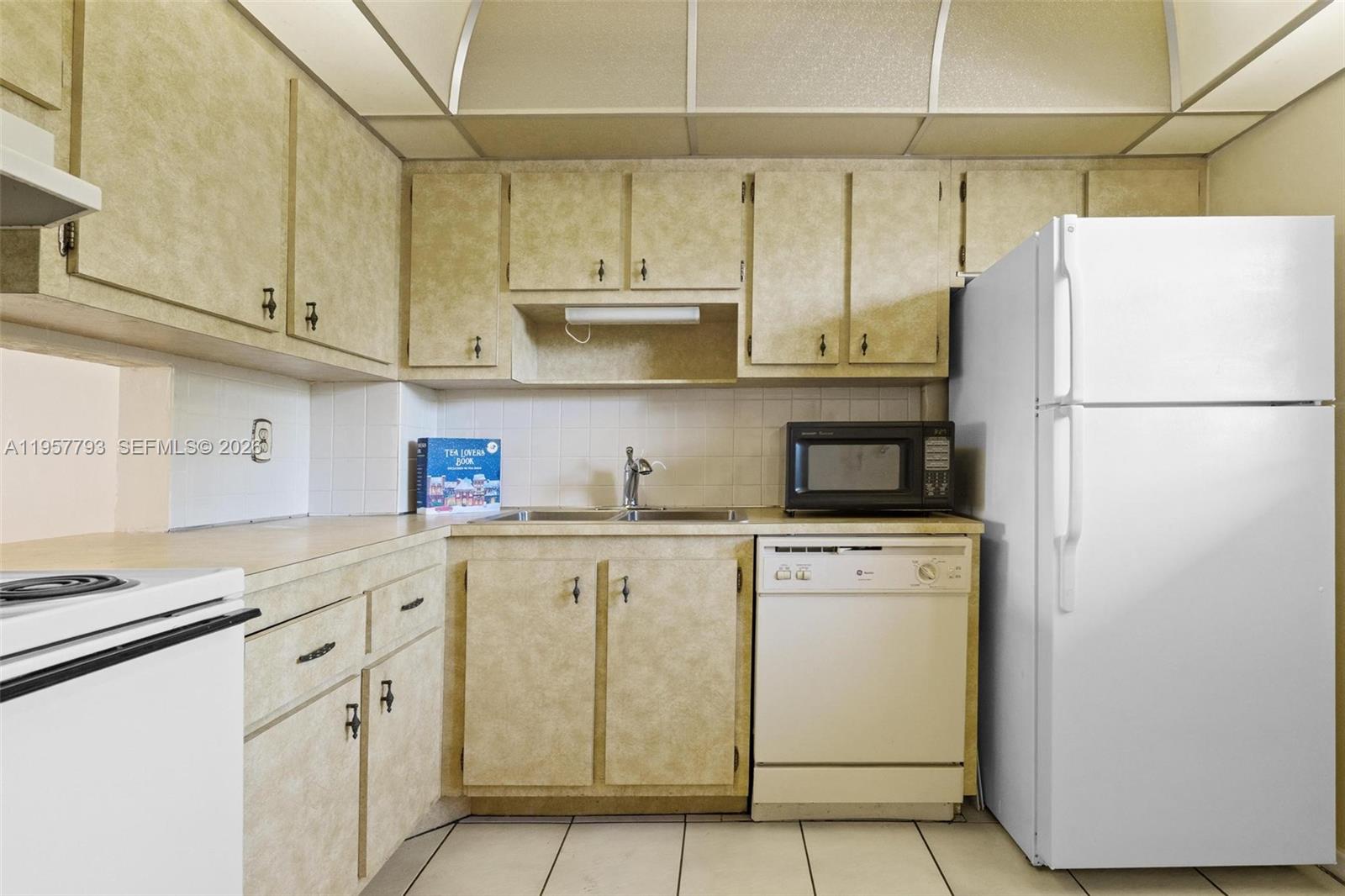 200 Ashbury Road, Unit 205 Hollywood, FL 33024 - Photo 13 of 41