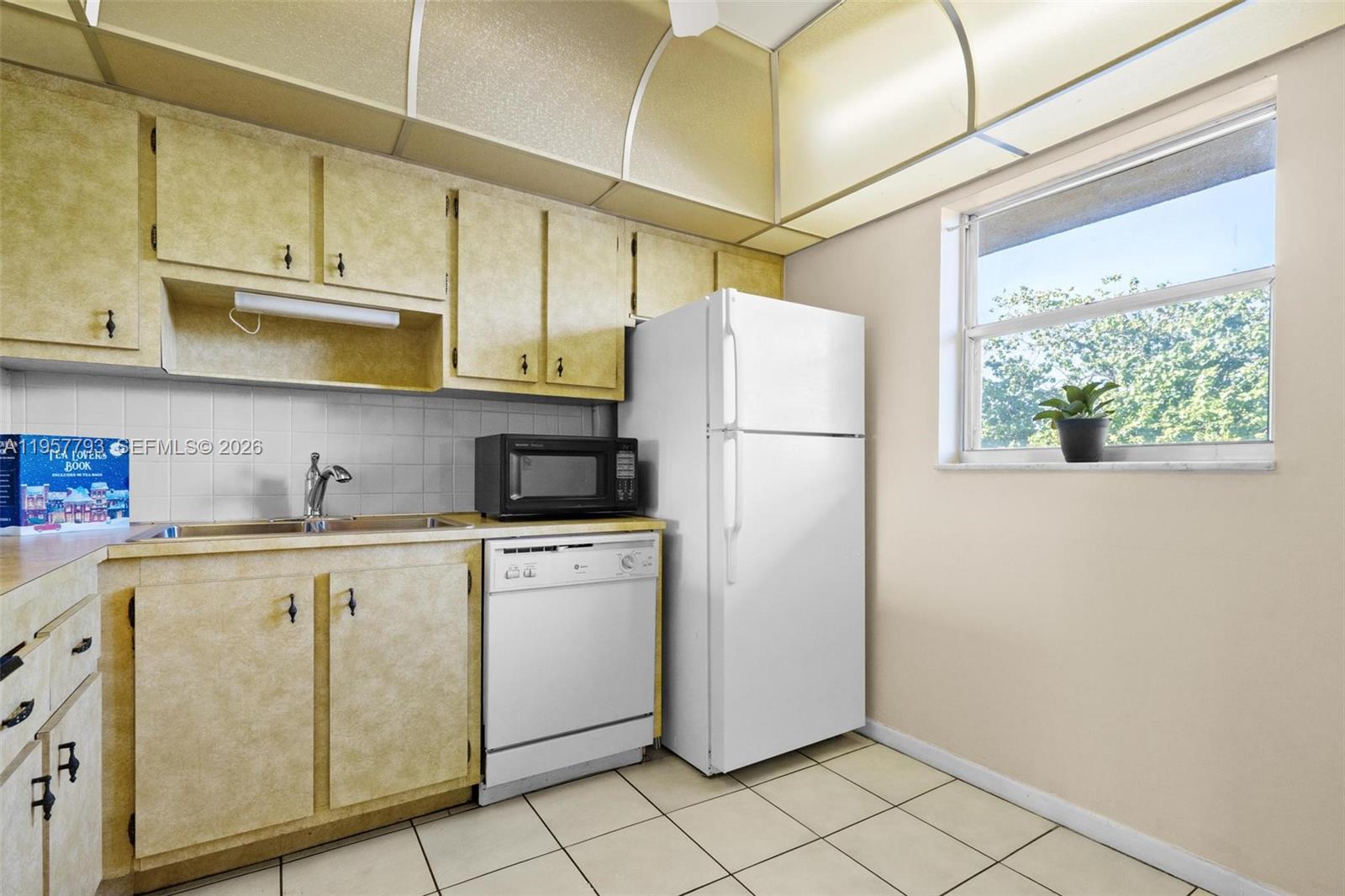 200 Ashbury Road, Unit 205 Hollywood, FL 33024 - Photo 14 of 41