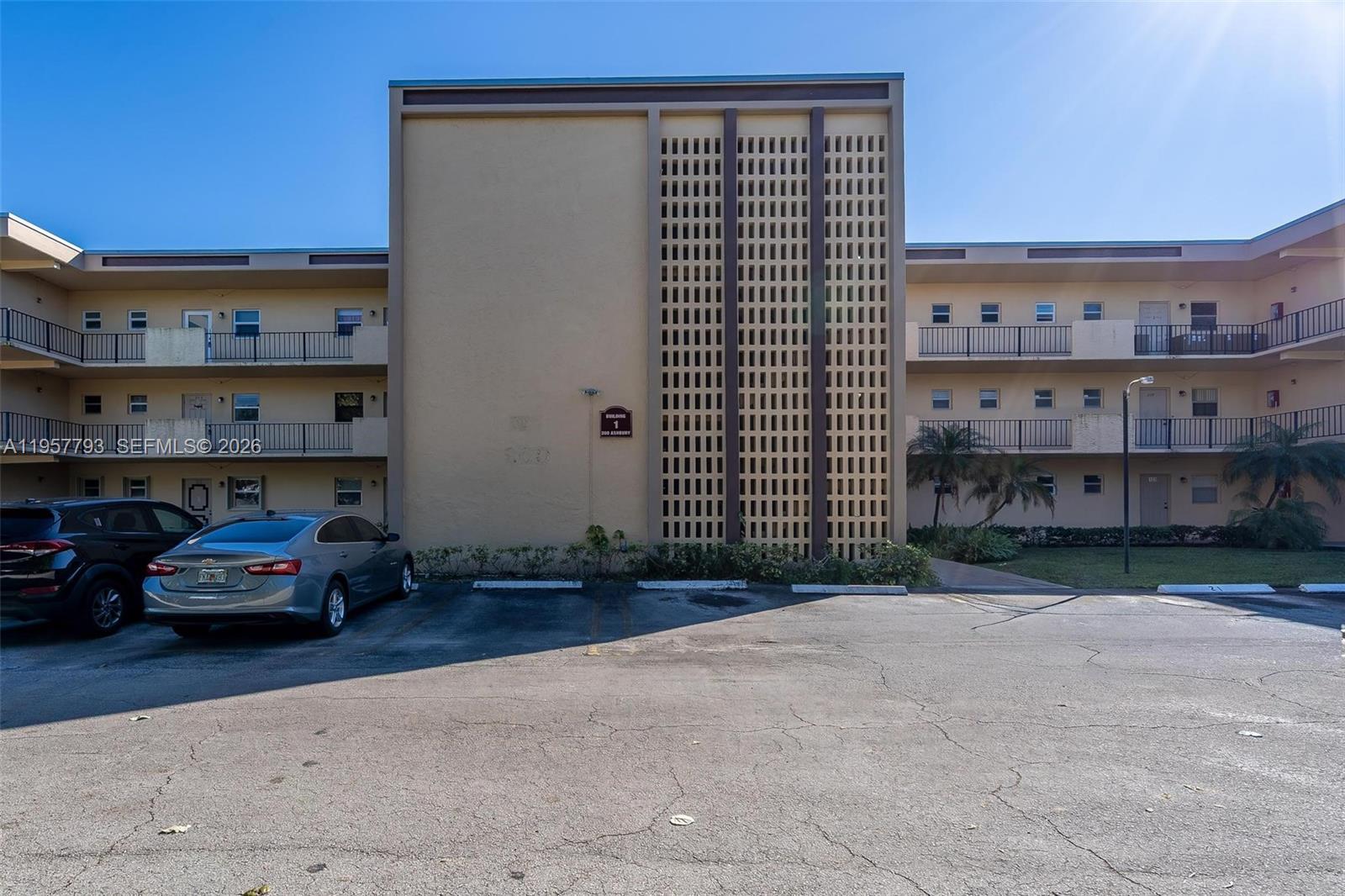 200 Ashbury Road, Unit 205 Hollywood, FL 33024 - Photo 3 of 41 Building 1