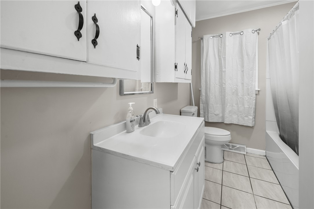 308 Buchanan Circle Pendleton, SC 29670 - Photo 9 of 19 This clean and functional bathroom features practical design and a comfortable atmosphere.
