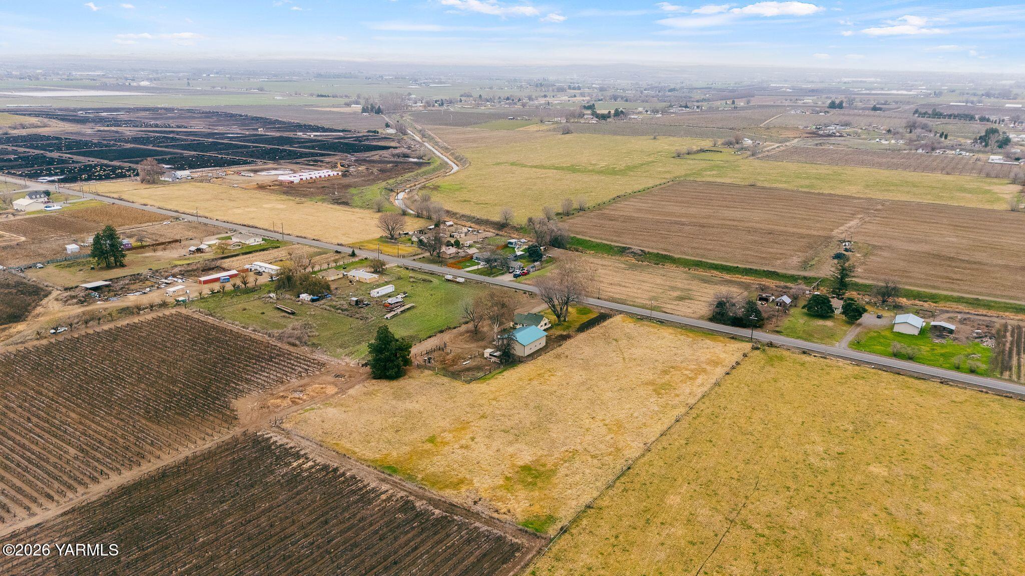 2600 Midvale Road Mabton, WA 98935 - Photo 29 of 38 7703 Ahtanum Rd Aerials-4 copy