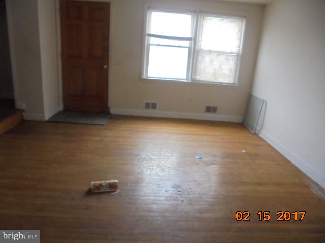 5509 Moravia Road Baltimore, MD 21206 - Photo 3 of 10 Living Room