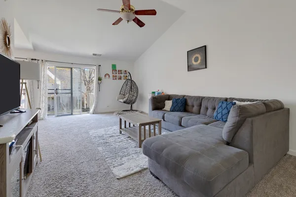 $2,249 | 204 Dublin Lane, Unit W2, Schaumburg, IL 60107
