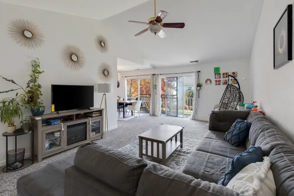 $2,249 | 204 Dublin Lane, Unit W2, Schaumburg, IL 60107
