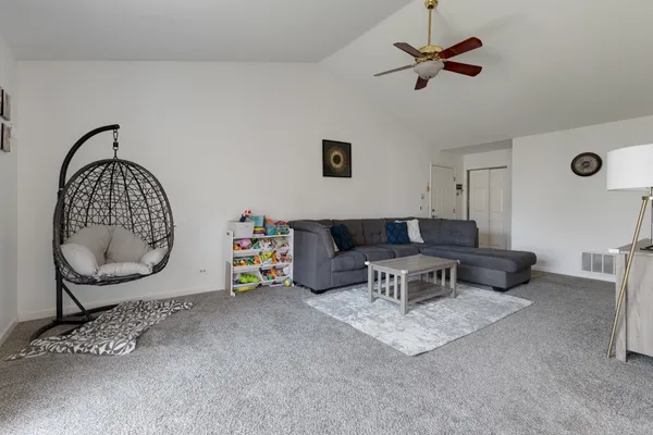 $2,249 | 204 Dublin Lane, Unit W2, Schaumburg, IL 60107