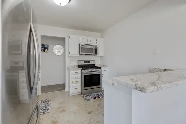 $2,249 | 204 Dublin Lane, Unit W2, Schaumburg, IL 60107