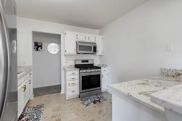 $2,249 | 204 Dublin Lane, Unit W2, Schaumburg, IL 60107