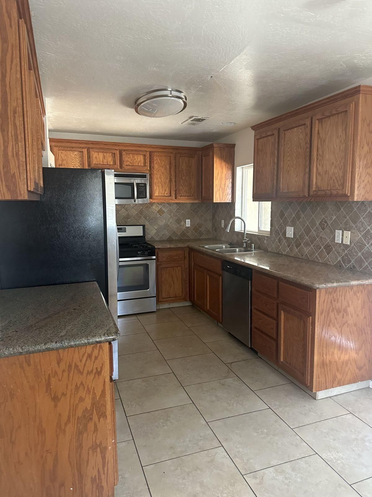 530 South Sunset Street Ridgecrest, CA 93555 - Photo 6 of 19