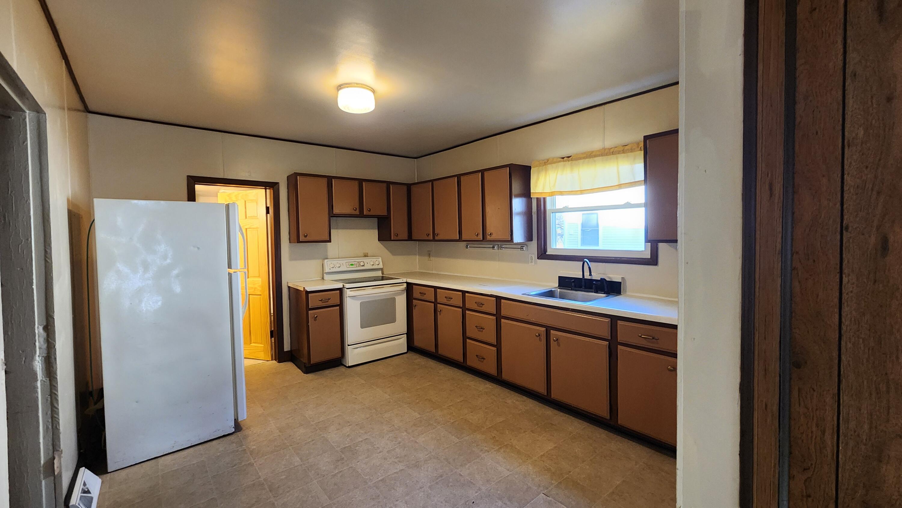 618 Kent Street Sparta, WI 54656 - Photo 19 of 33 kitchen main