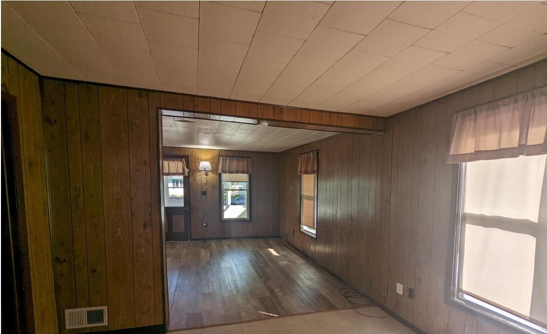 618 Kent Street Sparta, WI 54656 - Photo 22 of 33 dinning/living room