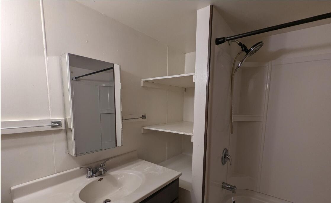 618 Kent Street Sparta, WI 54656 - Photo 24 of 33 main bath