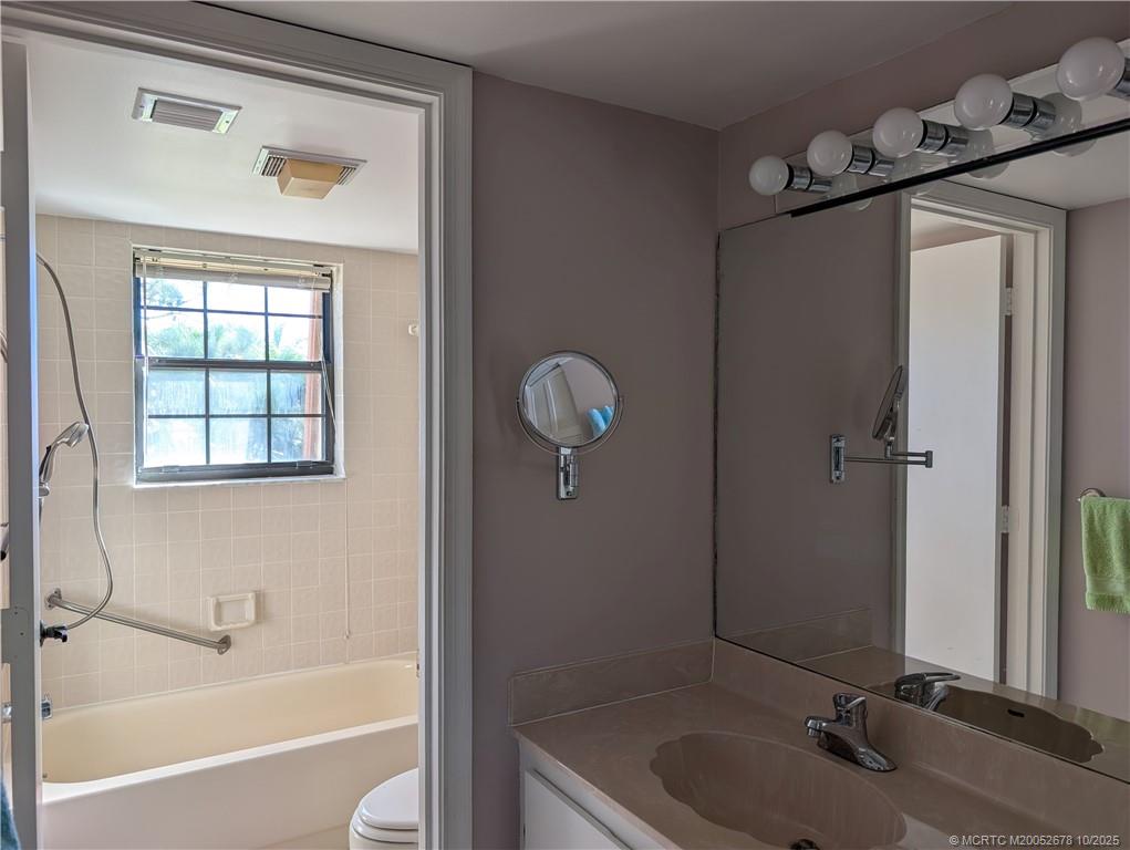 3100 Southeast Pruitt Road, Unit B301 Port St. Lucie, FL 34952 - Photo 33 of 48 a bathroom with a sink and a tub