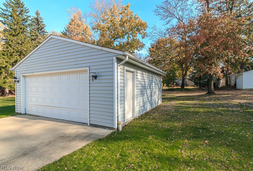 1555 Edgefield Road Lyndhurst, OH 44124 - Photo 22 of 25