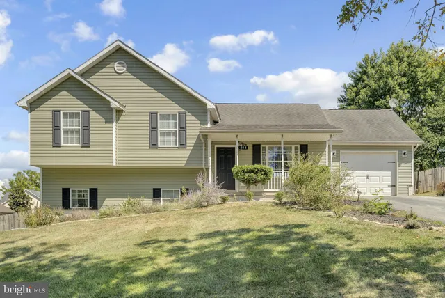 $390,000 | 555 Oak Lee Drive, Ranson, WV 25438