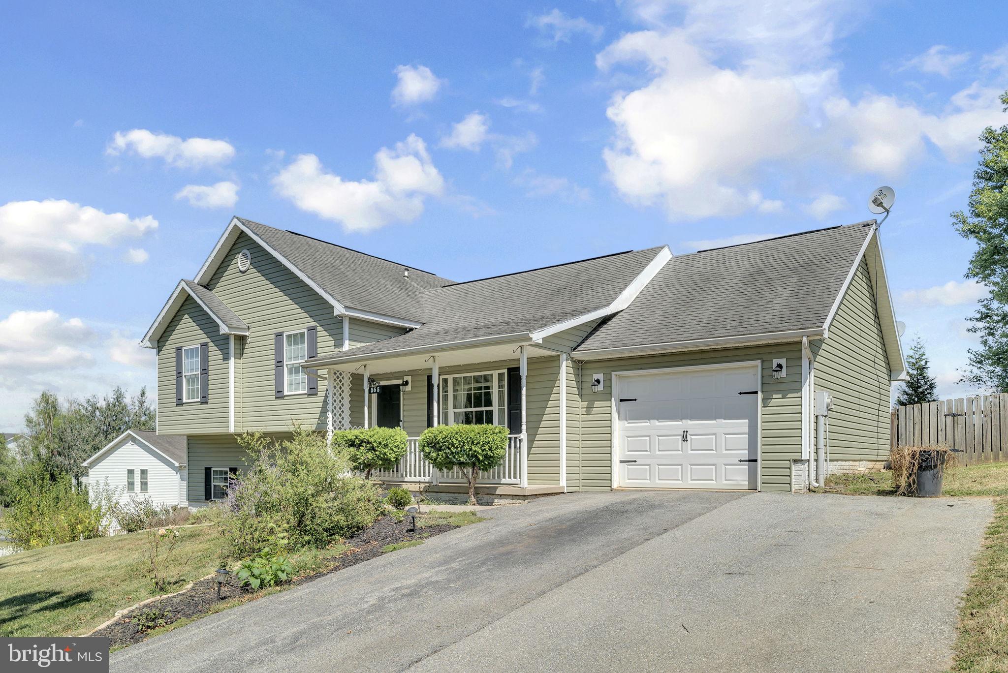 555 Oak Lee Drive Ranson, WV 25438 - Photo 4 of 40 Plenty of parking