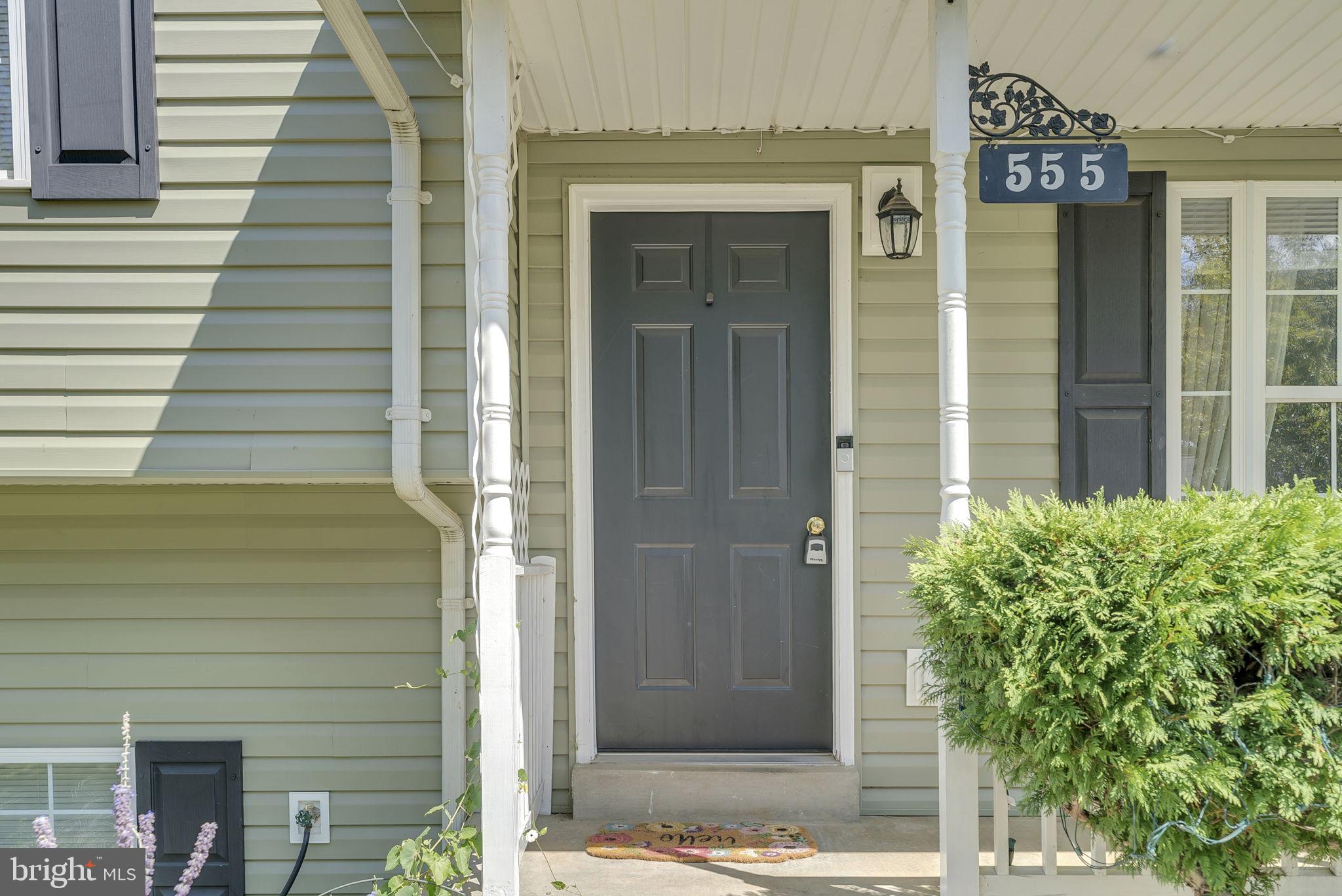 555 Oak Lee Drive Ranson, WV 25438 - Photo 5 of 40 Come on in!