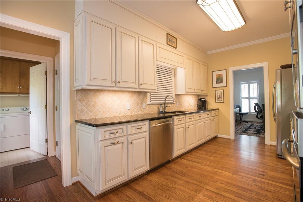 1703 Heathcliff Road High Point, NC 27262 - Photo 16 of 34 Gallery Image 16
