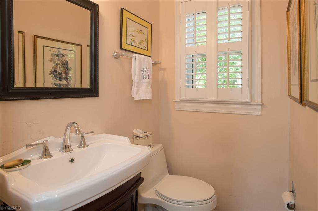 1703 Heathcliff Road High Point, NC 27262 - Photo 22 of 34 Gallery Image 22