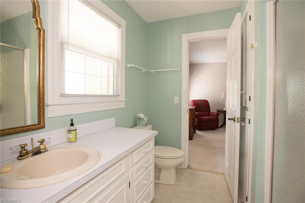 1703 Heathcliff Road High Point, NC 27262 - Photo 27 of 34 Gallery Image 27