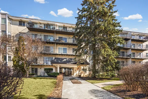 $224,900 | 8620 Waukegan Road, Unit 408, Morton Grove, IL 60053