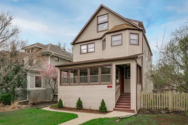 $695,000 | 419 North Taylor Avenue, Oak Park, IL 60302