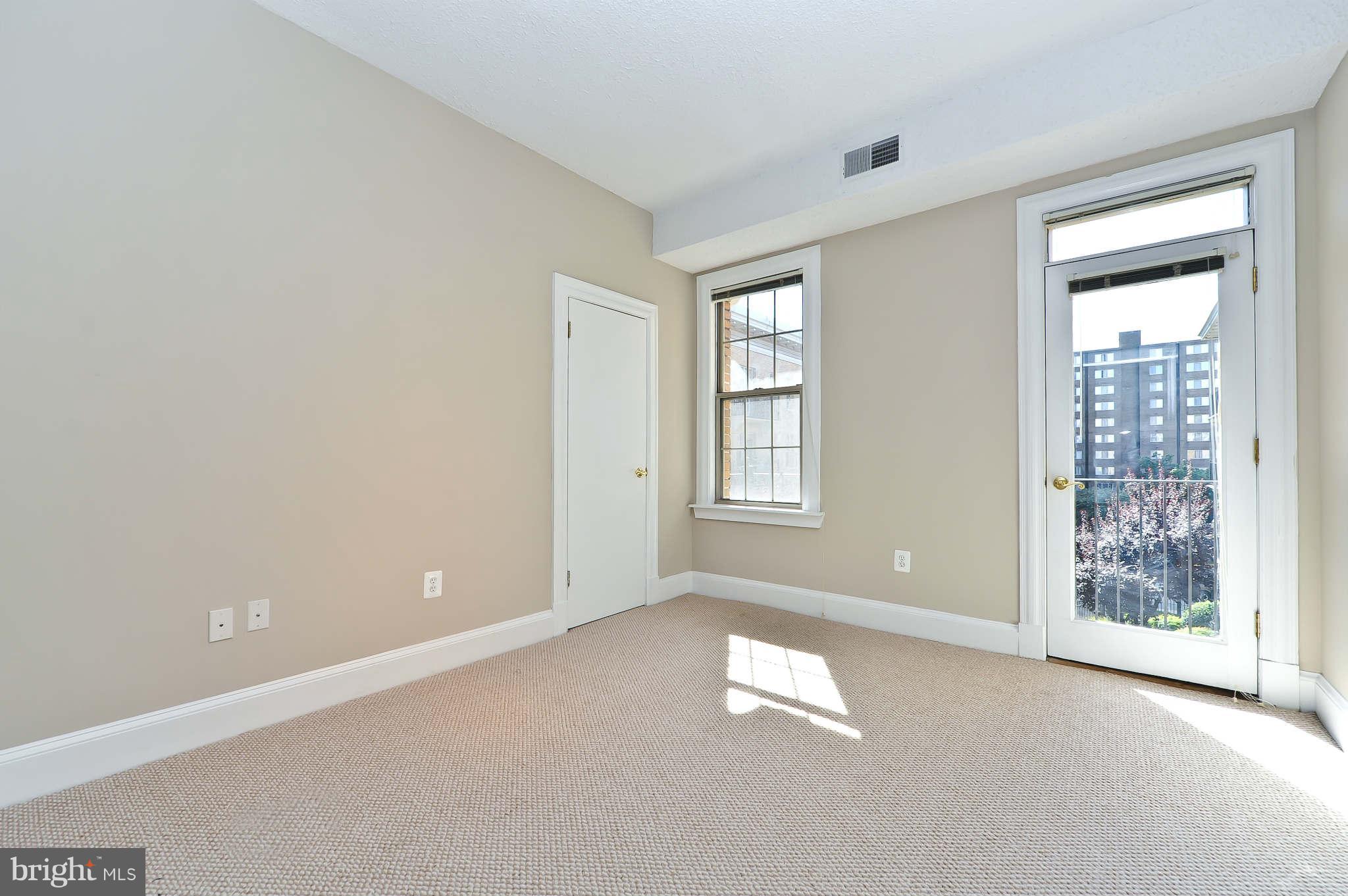 1401 Columbia Road Northwest, Unit 302 Washington, DC 20009 - Photo 22 of 30 an empty room with windows