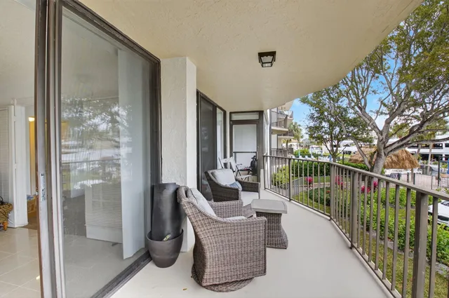 $295,000 | 799 Jeffery Street, Unit 209, Boca Raton, FL 33487