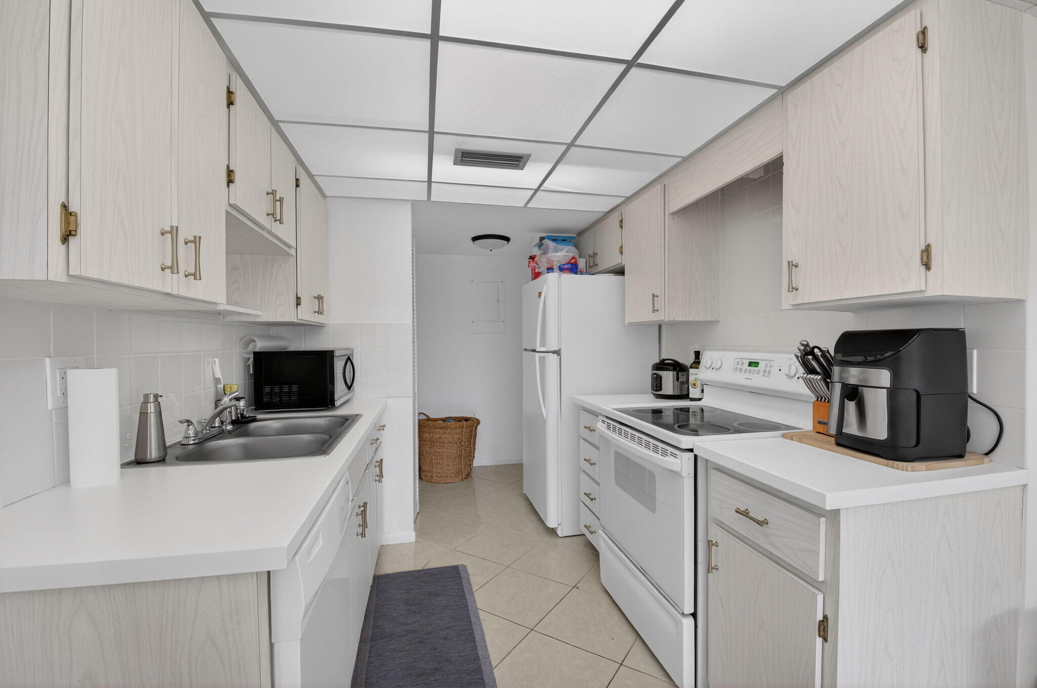 799 Jeffery Street, Unit 209 Boca Raton, FL 33487 - Photo 14 of 38 kitchen