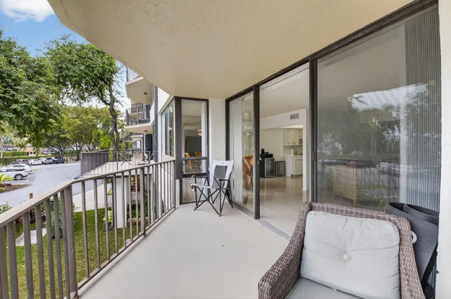 $295,000 | 799 Jeffery Street, Unit 209, Boca Raton, FL 33487