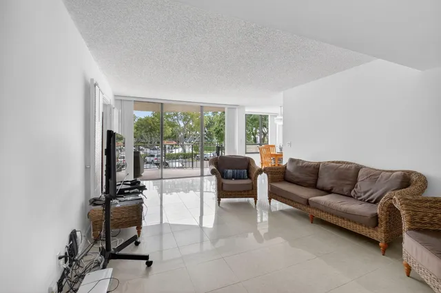 $295,000 | 799 Jeffery Street, Unit 209, Boca Raton, FL 33487