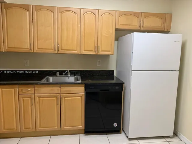 $2,200 | 901 Hillcrest Drive, Unit 409, Hollywood, FL 33021