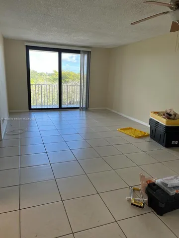 $2,200 | 901 Hillcrest Drive, Unit 409, Hollywood, FL 33021